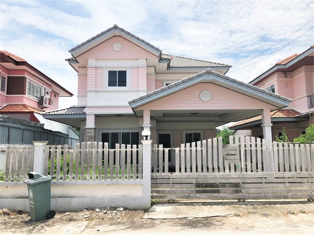 รายละเอียดเพิ่มเติมCode ID : PKK02-07939ราคาขาย         2,186,000 บาท- ขนาดพื้นที่ :   78 ตร.ว- พื้นที่ใช้สอย :     187.99 ตร.ม- จำนวนห้อง : 3 ห้องนอน 3 ห้องน้ำ- จอดรถ :   1 คัน- บ้านเดี่ยว :     2 ชั้น- บ้านเดี่ยวหันทางทิศ :- อายุอาคาร :   12 ปีพิกัดทรัพย์ : https://maps.app.goo.gl/CYhTkPdoTqStx7Jx5สถานที่ใกล้เคียง- ใกล้แม็คโคร เพชรบูรณ์- ใกล้โลตัส เพชรบูรณ์- ใกล้บิ๊กซี เพชรบูรณ์- ใกล้โรงพยาบาลเพชรบูรณ์สอบถามเพิ่มเติม/นัดชมโทร. 097-419-5982(พลอย)โทร. 096-