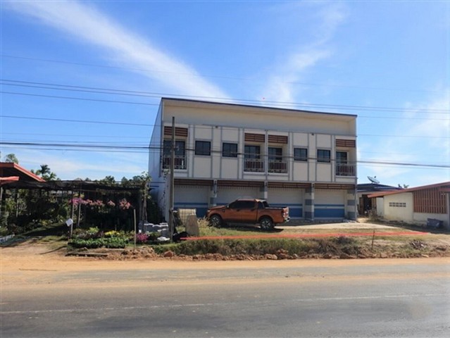 รายละเอียดเพิ่มเติมCode ID :   PKK04-06250ราคาขาย         6,569,000 บาท- ขนาดพื้นที่ :   379 ตร.ว (3 งาน / 79 ตร.ว)- พื้นที่ใช้สอย :   464 ตร.ม- จำนวนห้อง :   4 ห้องนอน 7 ห้องน้ำ - จอดรถ :     1 คัน- อาคารพาณิชย์ : 2 ชั้น- อาคารพาณิชย์หันทางทิศ :- อายุอาคาร :     5 ปีพิกัดทรัพย์ :    https://maps.app.goo.gl/McYddGThUViqJBpW9สถานที่ใกล้เคียง- ใกล้ตลาดคลองถม- ใกล้โลตัส โกเฟรช คูเมือง- ใกล้มินิบิ๊กซี สาขา คูเมือง บุรีรัมย์- ใกล้โรงพยาบาลส่งเสริมสุขภาพตำบล