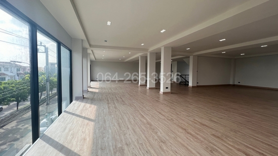 ขายสำนักงาน 4 ชั้น ราคาขาดทุน กรุงเทพกรีฑาตัดใหม่ ไม่ผ่านการใช้งาน 83 ตร.วา เหมาะสำหรับทำ Office