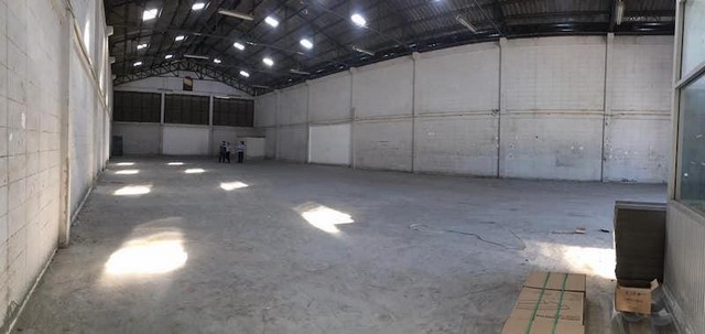 ให้เช่าโกดังทางเข้า เพชรเกษม 99 ตำบลอ้อมน้อย กระทุ่มแบน สมุทรสาครใกล้บิ๊กซีอ้อมใหญ่ ตลาดพันล้าน รถเทลเลอร์ 40ฟุต เข้าได้