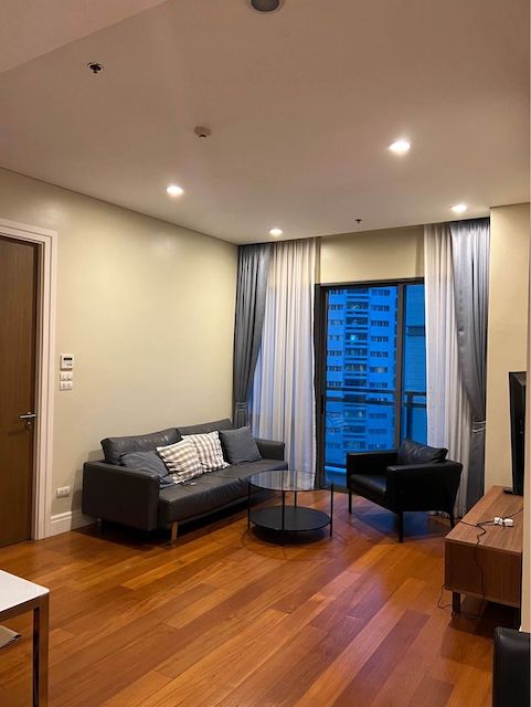 Bright Sukhumvit 24 private peaceful spacious 18th floor BTS Phrom Phong