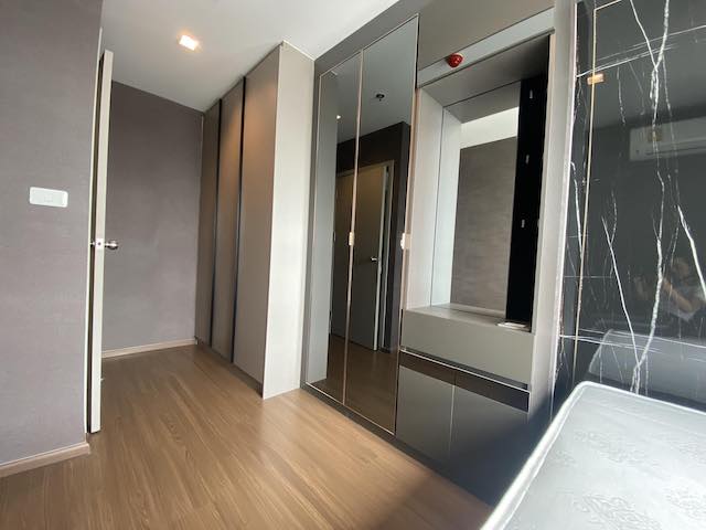 Ideo Sukhumvit 93, spacious, safe, quiet, 30th floor, BTS Bang Chak.***Service for selling/renting houses, condos and giving advice. If interested, contact at any time***Interested in additional details or pictures or making an appointment to see the room?Contact Ekachai (Aui)T. 089-799-5598Line ID: @auiauiaui001 (add @ in front) (Agent Post)Room type: 2 bedrooms, 2 bathroomsSize 53 sq m., 30th floorNew, clean room, beautifully decorated, ready to move in.details-------------------------------------------------- ------------Rental price: 32,000 baht per month-------------------------------------------------- ------------* Complete electrical appliances- Air conditioning- fridge- TV- washing machine-------------------------------------------------- ------------*Facilities worth using- swimming pool- Sauna- Fitness- Childrens play room-------------------------------------------------- ------------*Nearby important places (Based on information from Google Map)- Tesco Lotus On Nut 850 m.- 