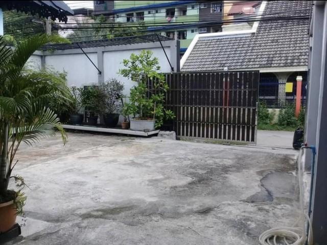 ให้เช่าบ้านเดี่ยวชั้นเดียว 54 ตรว. ลาดพร้าว 134 เหมาะทำออฟฟิศ หรือสตูดิโอ อยู่อาศัยก็ได้ จอดรถ 5-6 คัน ใกล้รถไฟฟ้าสถานีบางกะปิ