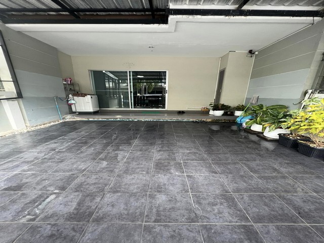 PP136 ขาย ทาวน์โฮม เดอะ เมทโทร รามคำแหง – วงแหวน The Metro RamKhamHaeng – Wongwean ซอย ราษฎร์พัฒนา 15 ใกล้รามคำแหง 160ขายราคา 3,990,000 บาท ค่าใช้จ่ายวันโอน 50/50 ติดต่อ คุณช่อผกา 0616198565 LINE 0616198565ทาวน์โฮม 2 ชั้น หน้ากว้าง 5 เมตรพื้นที่ดิน 18.7 ตร.วา ขนาดพื้นที่ใช้สอย 107.5ตร.ม. -3 ห้องนอน 3 ห้องน้ำ-ห้องรับแขก ห้องครัว พร้อมใช้งาน พร้อมเฟอร์นิเจอร์บางส่วนที่ตั้ง ซอย ราษฎร์พัฒนา 15 The Metro แขวงสะพานสูง เขตสะพานสูง กรุงเทพม