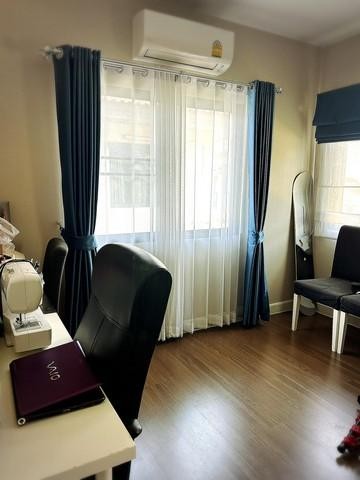 PT12 ขาย บ้านเดี่ยว 2 ชั้น สไตล์รีสอร์ท โครงการ บุราสิริ วงแหวน-อ่อนนุช Burasiri Wongwaen-Onnutเฟอร์นิเจอร์ครบ เข้าอยู่ได้เลย ใกล้เมกะบางนา ซ.กาญจนาภิเษก 39 ถนนกาญจนาภิเษก(วงแหวนรอบนอก) ต.ราชาเทวะ อ.บางพลี จ.สมุทรปราการ*** ราคาขาย 8,300,000 บาทติดต่อ คุณช่อผกา 0616198565 LINE 0616198565บ้านเดี่ยว 2 ชั้นสไตล์รีสอร์ท โครงการบุราสิริ วงแหวน-อ่อนนุช ใกล้เมกะบางนาเนื้อที่ 58.2 ตรว. พื้นที่ใช้สอย 171 ตรม.4 ห้องนอน 3 ห