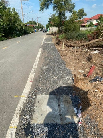 ที่ดินเปล่าคลองหลวงติดถนนลาดยาง ไฟฟ้า ประปา ครบ เหมาะแก่การสร้าง