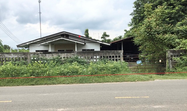 รายละเอียดเพิ่มเติมCode ID :    PKK02-15745ราคาขาย       4,045,000 บาท   - ขนาดพื้นที่ :  3,365 ตร.ว (8 ไร่ / 1 งาน / 65 ตร.ว)- พื้นที่ใช้สอย :    157.50 ตร.ม- จำนวนห้อง :  2 ห้องนอน 1 ห้องน้ำ- จอดรถ :        1-2 คัน- บ้านเดี่ยว :     1 ชั้น- บ้านเดี่ยวหันทางทิศ :- อายุอาคาร :     27 ปีพิกัดทรัพย์ :   https://maps.app.goo.gl/fGoL7EMf9QV1HNxE7สถานที่ใกล้เคียง- ใกล้โลตัส โก เฟรช สวายจีก บุรีรัมย์- ใกล้มินิบิ๊กซี สาขาเขากระโดง - ใกล้ซีเจ ซูเปอร์มาร์เก็ต สาขาสวายจีก- ใก