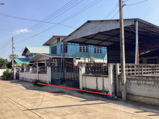 รายละเอียดเพิ่มเติมCode ID :    PKK02-15553ราคาขาย       1,749,000 บาท   - ขนาดพื้นที่ :  100 ตร.ว (1 งาน)- พื้นที่ใช้สอย :    171.50 ตร.ม- จำนวนห้อง :  2 ห้องนอน 1 ห้องน้ำ- จอดรถ :        1-2 คัน- บ้านเดี่ยว :     2 ชั้น- บ้านเดี่ยวหันทางทิศ :- อายุอาคาร :     21 ปีพิกัดทรัพย์ :   https://maps.app.goo.gl/ZXeFsvKukTskBE288สถานที่ใกล้เคียง- ใกล้โลตัส โกเฟรช หนองกี่ บุรีรัมย์- ใกล้ซีเจ มอร์ สาขาหนองกี่ - ใกล้โรงพยาบาลหนองกี่ - ใกล้โรงเรียนอนุบาลหนองกี่สอบถาม