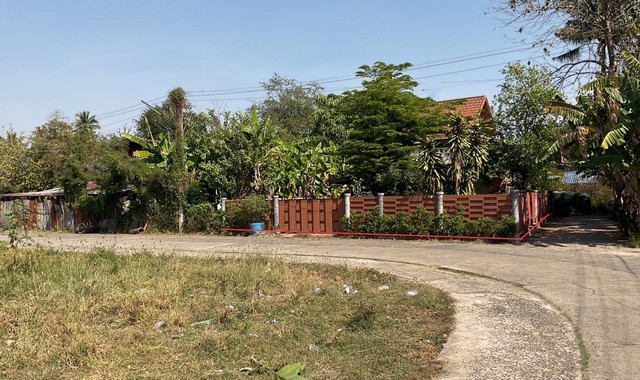 รายละเอียดเพิ่มเติมCode ID :    PKK02-15228ราคาขาย       3,168,000 บาท   - ขนาดพื้นที่ :  173 ตร.ว (1 งาน / 73 ตร.ว)- พื้นที่ใช้สอย :  231 ตร.ม- จำนวนห้อง :  2 ห้องนอน 1 ห้องน้ำ- จอดรถ :        1-2 คัน- บ้านครึ่งตึกครึ่งไม้ :     2 ชั้น- บ้านครึ่งตึกครึ่งไม้หันทางทิศ :- อายุอาคาร :     13 ปีพิกัดทรัพย์ :   https://maps.app.goo.gl/v7yH4dfpSNfXKzm68สถานที่ใกล้เคียง- ใกล้ซีเจ มอร์ สาขาห้วยราช - ใกล้โรงพยาบาลห้วยราช- ใกล้โรงเรียนอนุบาลห้วยราช- ใกล้วัดแจ้งสมรท