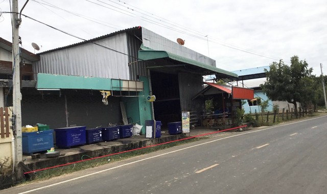 รายละเอียดเพิ่มเติมCode ID : PKK02-13708ราคาขาย       2,288,000 บาท   - ขนาดพื้นที่ :  210 ตร.ว (2 งาน / 10 ตร.ว)- พื้นที่ใช้สอย :  164.50 ตร.ม- จำนวนห้อง :  1 ห้องนอน 1 ห้องน้ำ- จอดรถ :        1-2 คัน- บ้านเดี่ยว :     2 ชั้น- บ้านเดี่ยวหันทางทิศ :- อายุอาคาร :     25 ปีพิกัดทรัพย์ :    https://maps.app.goo.gl/ShVDmJu3eM6HyQJS8สถานที่ใกล้เคียง- ใกล้โลตัส โกเฟรช บ้านด่าน บุรีรัมย์- ใกล้ซีเจ ซูเปอร์มาร์เก็ต สาขาบ้านด่าน- ใกล้โรงพยาบาลบ้านด่าน - ใกล้วัดบ้านปรา