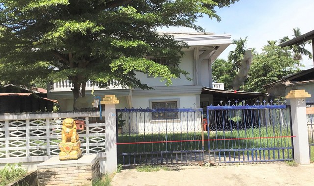 รายละเอียดเพิ่มเติมCode ID : PKK02-12248ราคาขาย      1,906,000 บาท   - ขนาดพื้นที่ :  144 ตร.ว (1 งาน / 44 ตร.ว)- พื้นที่ใช้สอย :  283.25 ตร.ม- จำนวนห้อง :  4 ห้องนอน 1 ห้องน้ำ- จอดรถ :        1-2 คัน- บ้านเดี่ยว :     2 ชั้น- บ้านเดี่ยวหันทางทิศ :- อายุอาคาร :     14 ปีพิกัดทรัพย์ :    https://maps.app.goo.gl/58a53fcBZD4wdhz87สถานที่ใกล้เคียง- ใกล้โลตัส โกเฟรช บ้านด่าน บุรีรัมย์- ใกล้ซีเจ ซูเปอร์มาร์เก็ต สาขาบ้านด่าน- ใกล้โรงพยาบาลบ้านด่าน - ใกล้วัดบ้านปรา