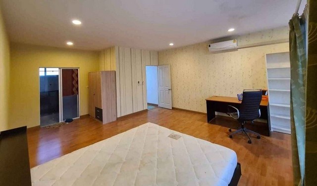 ให้เช่าทาวน์โฮม3 ชั้นพร้อมเฟอร์นิเจอร์   บ้านกลางเมือง S-Sense ศรีนครินทร์ ใกล้รถไฟฟ้าสายสีเหลืองเข้ม  (สถานีศรีอุดม หรือสถานีสวนหลวง ร.9)