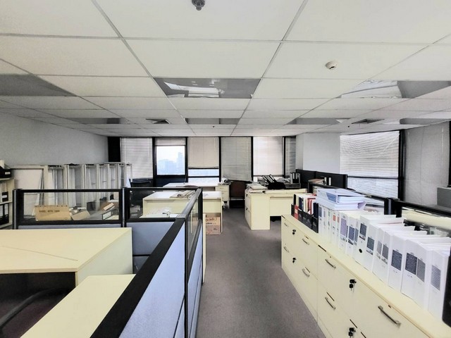 ขาย พื้นที่ ออฟฟิต ถูก เอกมัย ใกล้ทองหล่อ อาคาร S.S.P Tower 1 ขนาด 420 ตรม. 19,500,000 บาท