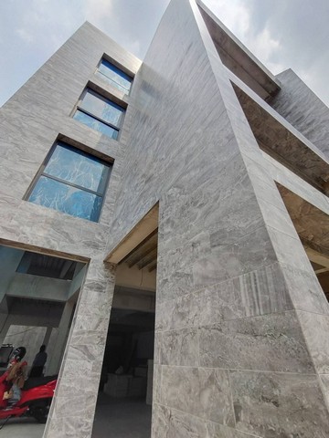 ขาย เช่า อาคารพาณิชย์ 4 ชั้น ย่านสุขุมวิท 35 ตอบโจทย์ลูกค้า นักลงทุน