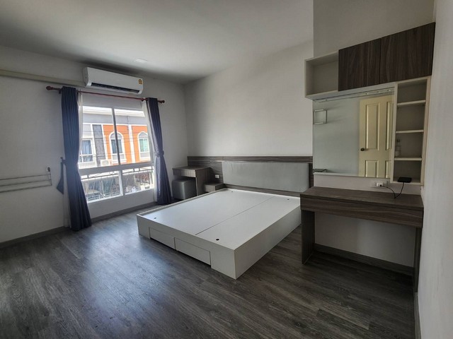 ให้เช่า-ขาย ทาวน์เฮ้าส์ 3 ชั้น ประชาอุทิศ-สรงประภา ใกล้ สนามบินดอนเมือง นานาชาติแฮร์โรว์ 25ตรว.9,999B-M 3.2MB 4นอน 3น้ำ 1จอดรถUthit-Songprapa For rent-sale 3-story townhouse Harrow Inter Pracha  near Don Mueang Airport 25sq.wa. 9,999B-M 3.2MB 4bed 3bath 1parkingถ.ประชาอุทิศ-สรงประภา ดอนเมือง กรุงเทพ4 ห้องนอน3 ห้องน้ำ1 จอดรถสถานที่ใกล้เคียงสนามบินดอนเมือง ( 2 กม. )ตลาดสดบุญอนันต์ ( 2 กม. )ตลาดนัดชุมชนปิ่นเจริญ 1 ( 2 กม. )ซีเจ โรบินสันศรีสมาน เมืองทองธานี ( 2.5 กม.  )สถานีรถไฟ