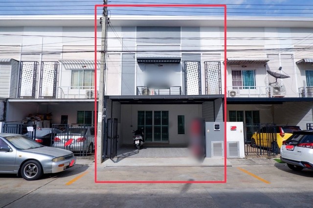 HU3730Town Home For Sale  :  RK PARK 2ขายทาวน์โฮม  :  อาร์เค พาร์ค 2ที่ตั้ง :   ถนนเลียบคลองสอง แขวงบางชัน เขตคลองสามวา กรุงเทพมหานคร 10510Sale :  2,950,000 THB AREA   :  25.80  sq.wa 171.00 sq.m.TYPE   :  4 Bedroom   3 Bathroom   2 stoeryรายละเอียดทรัพย์รีโนเวทต่อเติมครบพร้อมอยู่ โซนห้องนั่งเล่นด้านล่าง พร้อมห้องเก็บของเป็นสัดส่วนต่อเติมครัว บิวท์อิน พร้อมอุปกรณ์​ครัวครบที่จอดรถในบ้าน 2คัน หน้าบ้าน 1คันสถานที่สำคัญใกล้เคียงโลตัส เลียบคลองสอง