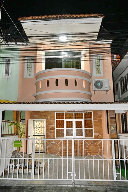 หาดแสงจันทร์ อัสสัมชัญ เซนต์โยเซฟ 2กม. รพ.กรุงเทพ-ระยอง ทาวน์เฮ้าส์ 2 ชั้นปรับปรุงใหม่ไม่เคยอยู่ พร้อมเฟอร์ครบ   27 ตรว. 9,499B-M 2นอน 3น้ำ 1จอดรถ 2แอร์ABAC Saint Joseph 2km. Bangkok-Rayong Hospital Newly renovated Never living 2-story townhouse. Fully furnished  27 sq.wa. 9,499B-M 2bed 3bath 1parking space 2A/C. Sangjan Beachถ. สายกลางทุ่งถนน สุขาคา หาดแสงจันทร์ใกล้ทะเล ชั้นปรับปรุงใหม่ ตำบลเนินพระ อำเภอเมืองระยอง ระยอง 210002 ห้องนอน1 ห้องครัว3 ห้องน้ำ1 จอดรถ2 แอร์1 ตู้เย็น2 เครื่องทำน้ำ