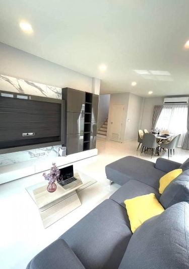 ให้เช่า บ้านเดี่ยว 2ชั้น The Centro เมกะบางนา กม.7 มีเฟอร์ พร้อมอยุ่ 3 นอน 3น้ำ