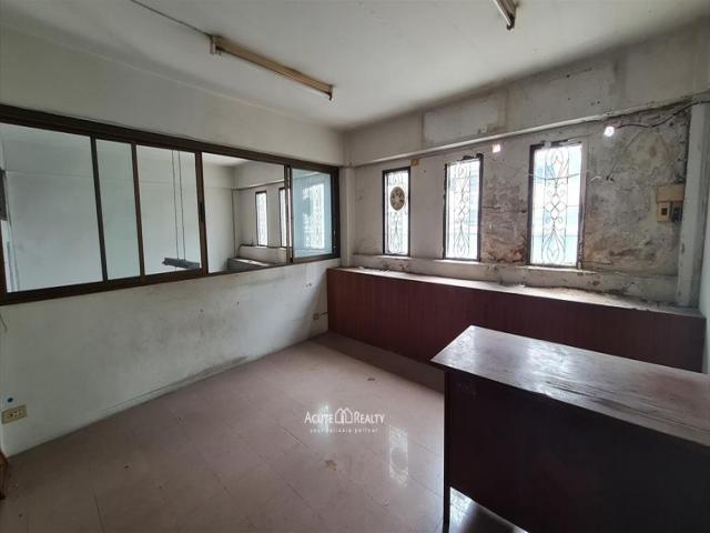 ขายอาคารพาณิชย์ 4 ชั้น เดินเข้าโลตัส ปิ่นเกล้าได้เลย ทำเลธุรกิจ ราคาถูกมาก