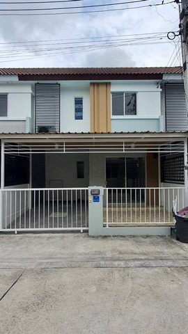 ขายบ้าน พฤกษา89 ซอยแมรี่      พฤกษา89 ซอยแมรี่ พื้นที่ 17.4 ตรว. 3 นอน 2 น้ำ ต่อเติมครัว โรงจอดรถ  ราคา1.99 ลบ.-------------------------สถานที่ใกล้เคียงใกล้ไทวัสดุบ้านสวนใกล้โรงพยาบาลชลบุรีใกล้แยกเฉลิมไทยใกล้โรงเนียนแมรี่ฯ---------------------------รายการรีโนเวททาสีใหม่ทั้งหลังทำเคาท์เตอร์ครัว เปลี่ยนพื้นครัวปูกระเบื้องโรงจอดรถแถม แอร์ 1 ตัวปั๊มน้ำถังสำรองน้ำติดต่อนัดชมบ้าน 081-940-1786 (นก)ไลน์  nok_realtyoneสัง�