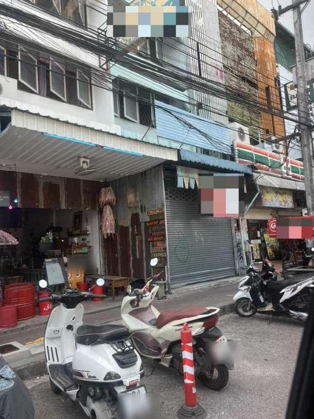 ติดถนนคูเมือง ขาย 11 ล้าน อาคารพาณิชย์ 3 ชั้นครึ่ง 13 ตรว. 3 นอน 3 น้ำ #ศรีภูมิ #อำเภอเมือง มีดาดฟ้า มองวิวตัวเมือง 360 องศา ใกล้ตลาดสมเพชร