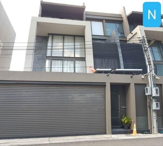 PB3385 ขายบ้านเดี่ยว 4ชั้น ซอยอินทามระ โครงการ ATRIA อารีย์-อินทามระ ใกล้ MRT สุทธิสาร ถนนสุทธิสารวินิจฉัยติดต่อ คุณบิว 081 252 3279 หรือ 061 619 8565ID line : 061 787 9691ราคาขาย 30,000,000 บาทราคาเช่า 120,000 / เดือนเนื้อที่ 49 ตารางวา พื้นที่ใช้สอย 390 ตารางเมตร จำนวน 4 ชั้น 3 ห้องนอน 4 ห้องน้ำ 2 ห้องนั่งเล่น 1 ห้องทำงานที่จออดรถ 3 คันพร้อมเครื่องปรับอากาศ 8 เครื่องสถานที่ใกล้เคียง- BTS สะพานควาย- MRT สุทธิสาร- โรงพยาบาลเปา