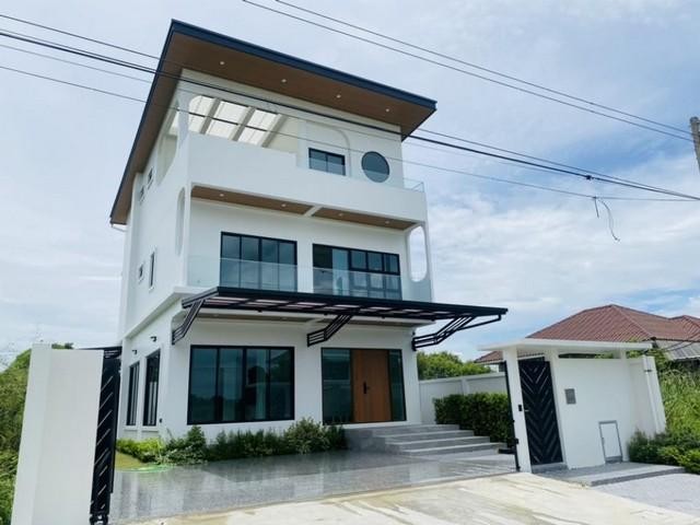 PB3382 ขายบ้านเดี่ยว เนื้อที่ 60 ตารางวา ย่านพุทธมณฑล ศาลายา ใกล้เคียง BTS สายสีแดงอ่อน ศาลายาติดต่อ คุณบิว 081 252 3279 หรือ 061 619 8565ID line : 061 787 9691ราคาขาย 7,590,000 บาท ( ราคานี้รวมค่าใช้จ่ายวันโอน )บ้านเดี่ยว 3ชั้น ทำเลย่านพุทธมณฑล ศาลายา ทวีวัฒนา นครปฐม บางกรวย นนทบุรีเนื้อที่ 60 ตารางวา พื้นที่ใช้สอย 276 ตารางเมตรห้องนอน : 5 ห้องห้องน้ำ : 4 ห้องที่จอดรถ : 3 คัน- หน้าบ้านหัน   ทิศตะวันออก- ต่อเติมกัน