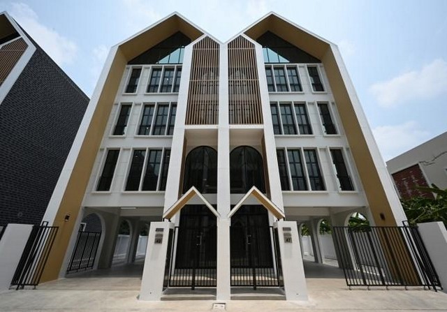 ให้เช่าสำนักงาน 4 ชั้น สไตล์นอร์ดิก ถนนหัวหมาก ใกล้ รถไฟฟ้าสีเหลือง