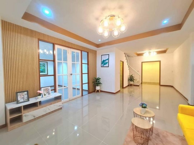 ขาย ทาวน์โฮม สวยพร้อมอยู่ เเถมเฟอร์จัดเต็ม พิมลราช2 120 ตรม. 35 ตร.วา ตกแต่งใหม่ทั้งหลัง ภายในสวยมาก ห้องมุม พื้นที่กว้างขวาง