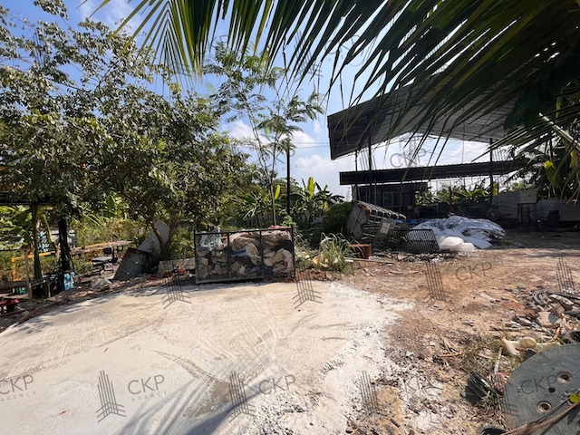 ขาย ที่ดินเปล่า ถมแล้ว ขนาด 262 ตร.วา ต.เชียงรากน้อย อ.บางปะอิน พระนครศรีอยุธยา สนใจติดต่อสอบถามได้ค่ะ การเดินทาง - ถนนกาญจนาภิเษก 400 เมตร- ถนนอุดมสรยุทธ์  2.2 กิโลเมตร- ถนนพหลโยธิน  2.4 กิโลเมตรรายละเอียด (Description) - ขนาด 262 ตร.วา- ที่ดินถมแล้วสถานที่ใกล้เคียง (Nearby Placess) - เทศบาลตำบลเชียงรากน้อย  1.3 กิโลเมตร- การไฟฟ้าส่วนภูมิภาค ประตูน้ำพระอินทร์  2.9 กิโลเมตร- สถานีตำรวจภูธรพระอินทร์