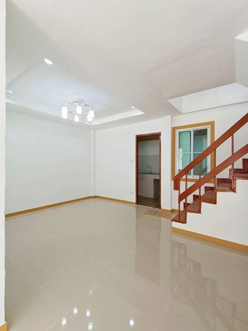 หมู่บ้านภัทราวรรณ (ซอยกรมที่ดินบางบัวทอง)  ตกแต่งใหม่พร้อมอยู่  ต่อเติมเทอเรซ