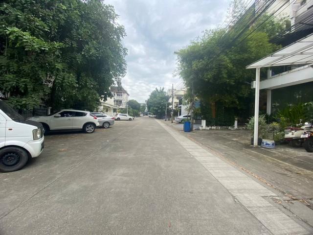 EPL-HR2720 ให้เช่าและขายโฮมออฟฟิศ 4 ชั้น ใกล้เลียบทางด่วน ถนนศรีวรา ทาวน์อินทาวน์ พื้นที่ใช้สอย 280 ตารางเมตร 6 ห้องนอน 3 ห้องน้ำ