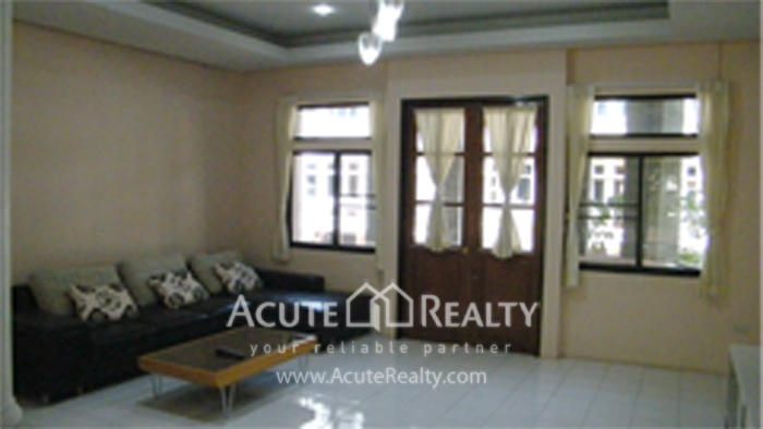 ทาวน์เฮ้าส์ใจกลางเมืองให้เช่า หมู่บ้านชิชา คาสเซิล สุขุมวิท 31 ใกล้สถานีรถไฟฟ้าพร้อมพงษ์