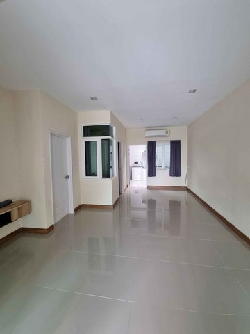 ให้เช่าทาวน์โฮมโกลเด้น ซิตี้ แจ้งวัฒนะ-เมืองทอง บ้าน   3 ชั้น5 ห้องนอน  หน้าบ้านเป็นสวน ทำออฟฟิศจดทะเบียนได้