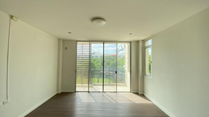 ขายอาคารพาณิชย์ 2 คูหา ทาวน์พลัส ประชาอุทิศ คุณภาพจากแสนสิริ ทำเลดี ติดถนนหลัก