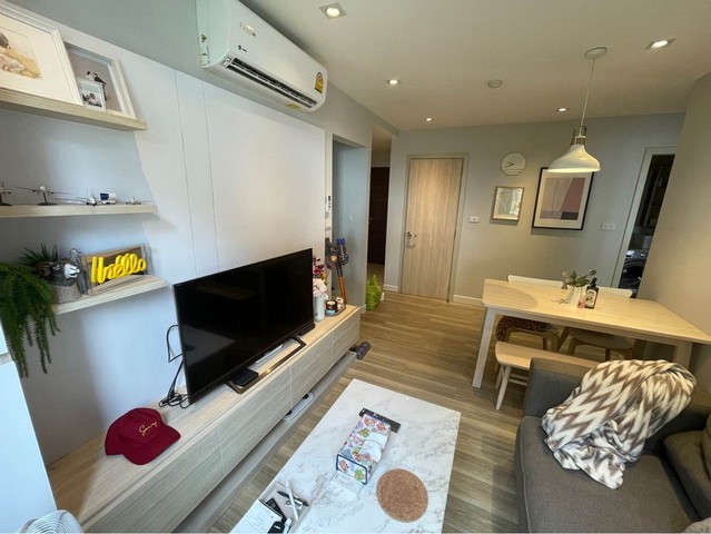 Moniiq Sukhumvit 64 is private, safe, livable, 3rd floor, BTS Punnawithi.***Service for selling/renting houses, condos and giving advice. If interested, contact at any time***Interested in additional details or pictures or making an appointment to see the room?Contact Ekachai (Aui)T. 089-799-5598Line ID: @auiauiaui001 (add @ in front) (Agent Post)Room type: 2 bedrooms, 1 bathroomSize 47 sq m., 3rd floor, Building ANew, clean room, beautifully decorated, ready to move in.details-------------------------------------------------- ------------Rental price: 22,000 baht/month-------------------------------------------------- ------------* furniture- wardrobe- Built-in kitchen- Bed with mattress- Sofa-------------------------------------------------- ------------*Facilities worth using– Lobby- library- swimming pool– Exercise room-------------------------------------------------- ------------*Nearby important places (Based on information from Google Map)1. BTS Punnawithi2. Central Bangna3