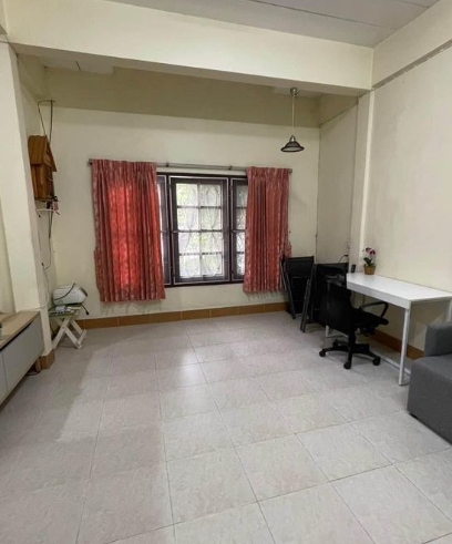 ให้เช่าทาวน์โฮม 2 ชั้น ซอยวชิรธรรมสาธิต 21 มี 4 นอน 2 น้ำ