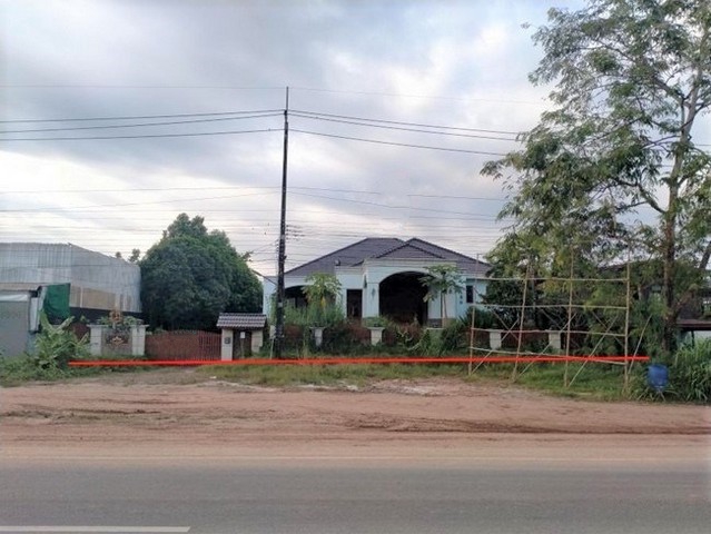 รายละเอียดเพิ่มเติมCode ID : PKK02-14696ราคาขาย       20,010,000 บาท- ขนาดพื้นที่ :  432.60 ตร.ว (1 ไร่ / 32.60 ตร.ว)- พื้นที่ใช้สอย :   691 ตร.ม- จำนวนห้อง :  9 ห้องนอน 3 ห้องน้ำ - จอดรถ :     1-2 คัน- บ้านเดี่ยว  :    1 ชั้น- บ้านเดี่ยวหันทางทิศ :- อายุอาคาร :   20 ปีพิกัดทรัพย์ :  https://maps.app.goo.gl/etSh7QaGCSdVRWrs9สถานที่ใกล้เคียง- ใกล้มินิบิ๊กซี ปากคาด บึงกาฬ- ใกล้โลตัส โกเฟรช ซูเปอร์มาร์เก็ต ปากคาด - ใกล้โรงพยาบาลปากคาด- ใกล้ตลาดนัดคลองถมปากคา