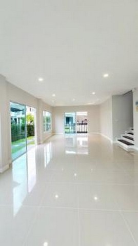 ขายบ้านเดี่ยว 2 ชั้น หมู่บ้าน เดอะแกรนด์ วงแหวนประชาอุทิศ  พื้นที่กว้าง ร่มรื่นน่าอยู่  ใกล้ ร.ร. สารสาสน์วิเทศ (ประชาอุทิศ)