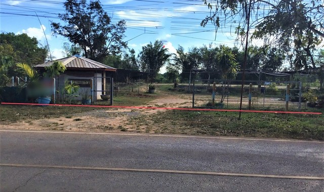 รายละเอียดเพิ่มเติมCode ID : PKK02-14492ราคาขาย        4,885,000 บาท- ขนาดพื้นที่ :   1,600 ตร.ว (4 ไร่)- พื้นที่ใช้สอย :    6.25 ตร.ม- จำนวนห้อง :  - ห้องนอน - ห้องน้ำ - จอดรถ :    1-2 คัน- บ้านเดี่ยว  :    1 ชั้น- บ้านเดี่ยวหันทางทิศ :- อายุอาคาร :   5 ปีพิกัดทรัพย์ :   https://maps.app.goo.gl/MktpRbK2Qn7R1tQn8สถานที่ใกล้เคียง- ใกล้โลตัส โกเฟรช อำเภอศรีวิไล บึงกาฬ- ใกล้โลตัส โก เฟรช ตำบลไชยภรณ์ บึงกาฬ - ใกล้โรงพยาบาลศรีวิไล- ใกล้วัดศรีบุญเรืองสอบถา