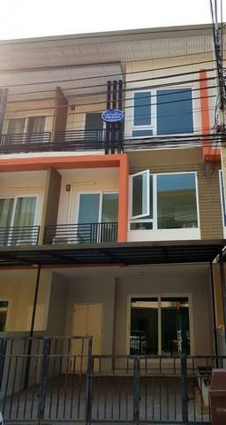 ให้เช่าทาวโฮม 3 ชั้น 3 ชั้น เนื้อที่ 20 ตารางวา 3 ห้องนอน 4 ห้องน้ำ โครงการ เดอะทรัสต์ทาวน์โฮม เกษตรนวมินทร์ ถนน นวลจันทร์