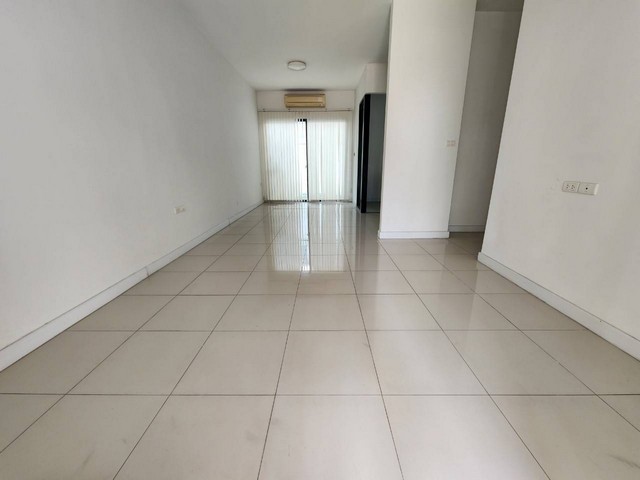 ขายทาวน์โฮม 3 ชั้น 3ห้องนอน  3ห้องน้ำ  หมู่บ้าน ซิกเนเจอร์ แขวง บางแค เขต บางแค กทม.   ZW264