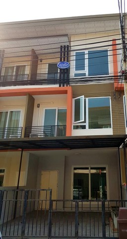 [A774]ให้เช่า 20k ทาวน์โฮม เดอะทรัสต์ เกษตรนวมินทร์-นวลจันทร์  ใกล้จุดขึ้น-ลง ทางด่วนรามอินทรา-อาจณรงค์ และวงแหวนตะวันออก ระหว่างนวลจันทร์ซอย 21-23, ตรงข้ามซอย 54 แขวงคลองกุ่ม เขตบึงกุ่มทาวน์โฮม 3 ชั้น 20 ตร.วา พื้นที่ใชเสอย 170 ตร.ม หน้ากว้าง 5 เมตร จอดรถได้ 2 คัน 3 ห้องนอน 4 ห้องน้ำ 1 โถงรับแขก 1 นั่งเล่นชี้นบน 1 ครัว พร้อมแอร์ 4 เครื่อง 2 เตียงนอน ถนนเชื่อมต่อหลายเส้นทาง อาทิ เลียบท