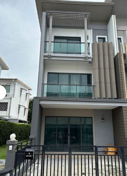 ขายทาวน์โฮม3 ชั้น แปลงมุม ทาวน์อเวนิว พระราม2 ซอย 30 มี 3 นอน 3 น้ำ 