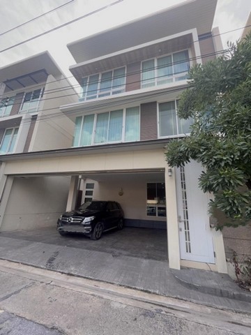 [A776]ให้เช่า 89k I-NINE ไอ-นาย พหลโยธิน ถนนสุทธิสาร ซอยอินทามระ 9 รัชดา-ห้วยขวางใกล้รถไฟฟ้า BTS สะพานควาย ตกแต่งเฟอร์นิเจอร์ครบ ใกล้ทางด่วนบ้านเดี่ยว 3 ชั้น 40 ตร.วา พื้นที่ใช้สอย 302 ตร.ม  หน้ากว้าง 10.5เมตร 4 ห้องนอน 6 ห้องน้ำ  สามารถจอดรถได้ทั้งหมด 3 คัน ครัวไทย ติดตั้งอุปกรณ์ทั้งหมดเรียบร้อยแล้วพร้อมเครื่องใช้ไฟฟ้า ทีวี ตู้เย็น เครื่องซักผ้า เครื่องเสียง บิ้วอินเฟอร์นิเจอร์ �