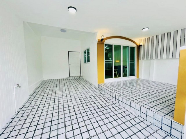 ขายทาวน์เฮ้าส์ 2 ชั้น หมู่บ้านมนรดา 2  รีโนเวทใหม่ทั้งหลัง