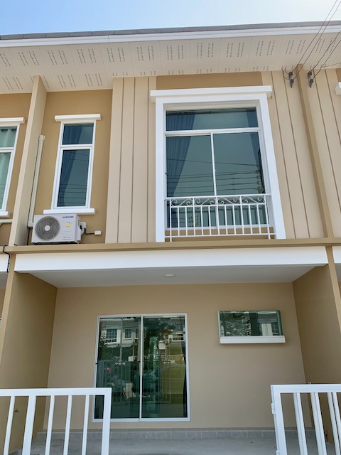 ให้เช่าทาวน์เฮาส์  2 ชั้น เนื้อที่ 18.70 ตารางวา 3 ห้องนอน 2ห้องน้ำ โครงการหมู่บ้าน เสนา วีว่า รัตนาธิเบศร์- บางบัวทองนนทบุรี