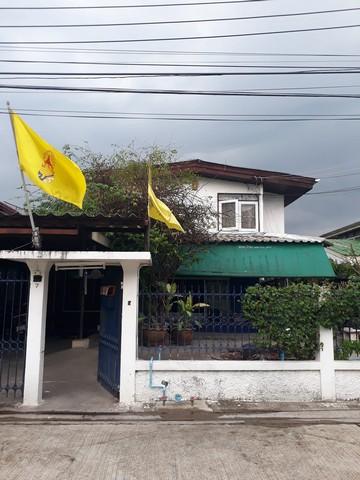 HS1068ขายบ้านเดี่ยว 2 ชั้น เนื้อที่ 66 ตาตารางวา 4 ห้องนอน 3 ห้องน้ำ   โครงการมัณฑนา เลค วัชรพล  ใกล้ทางด่วนเอกมัย รามอินทราสนใจติดต่อคุณสามารถ 0918070863 ID line : samart863*** ราคาขาย 10.5 ล้านบาทบ้านเดี่ยว 2 ชั้น โครงการมัณฑนา เลค วัชรพล พร้อมทะเลสาบสวยในโครงการ พื้นที่ 66 ตรว. ย่านออเงิน สายไหม สุขาภิบาล54 ห้องนอน (มีห้องนอนล่าง)3 ห้องน้ำ1 ห้องรับแขก 1 ห้องครัว 1 ห้องรับประทานอาหารจอดรถ 2 คันมีพ�