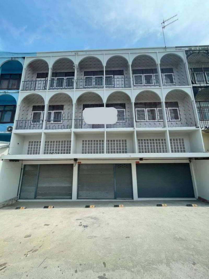 ให้เช่าอาคารพาณิชย์ 3 คูหา เนื้อที่ 36 ตารางวา  3 ห้องนอน  4 ห้องน้ำ ติดถนนเทพารักษ์ ใกล้บิ๊กซีบางพลี