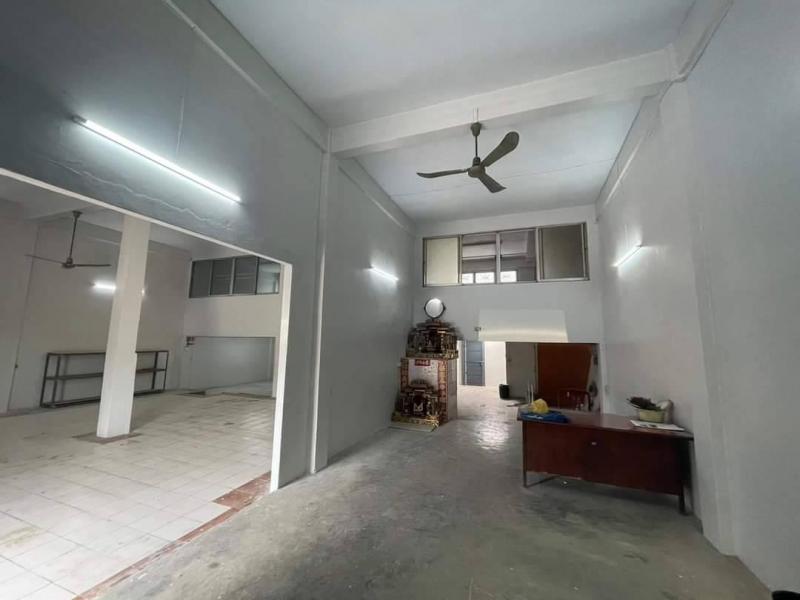 ให้เช่าอาคารพาณิชย์ 3 คูหา เนื้อที่ 36 ตารางวา  3 ห้องนอน  4 ห้องน้ำ ติดถนนเทพารักษ์ ใกล้บิ๊กซีบางพลี